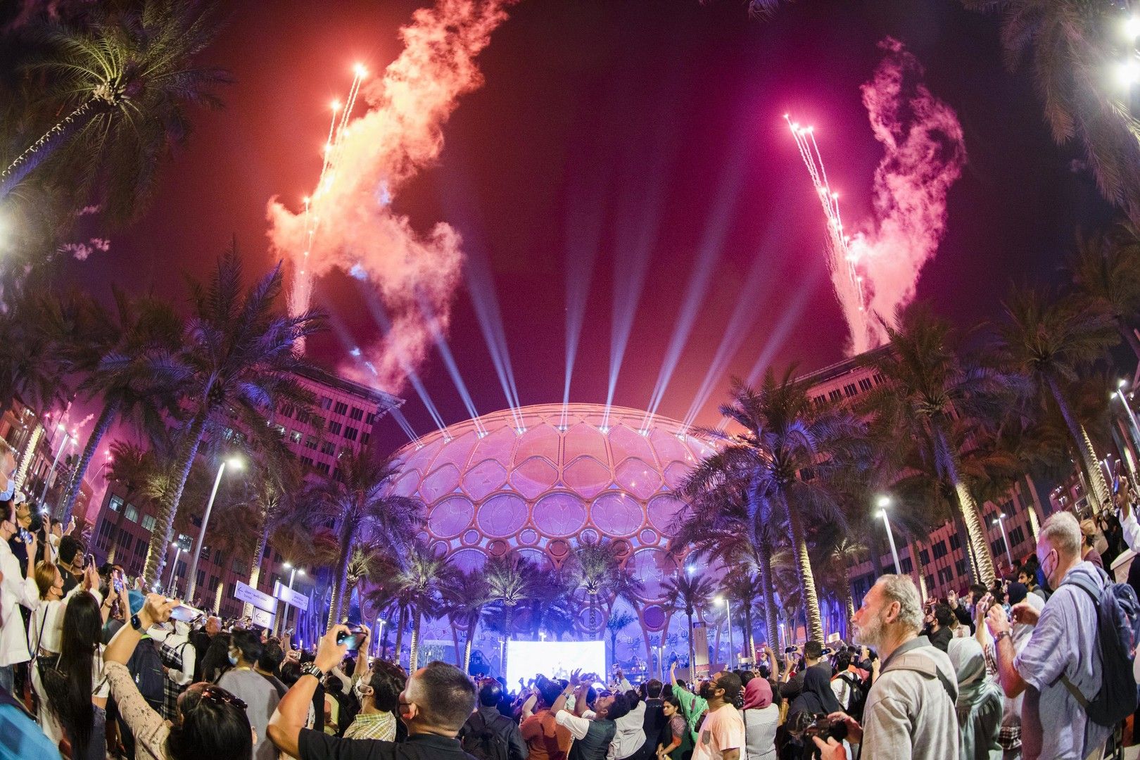 visitors-watch-the-expo-2020-dubai-closing-ceremony-fireworks-over-al-wasl.jpg